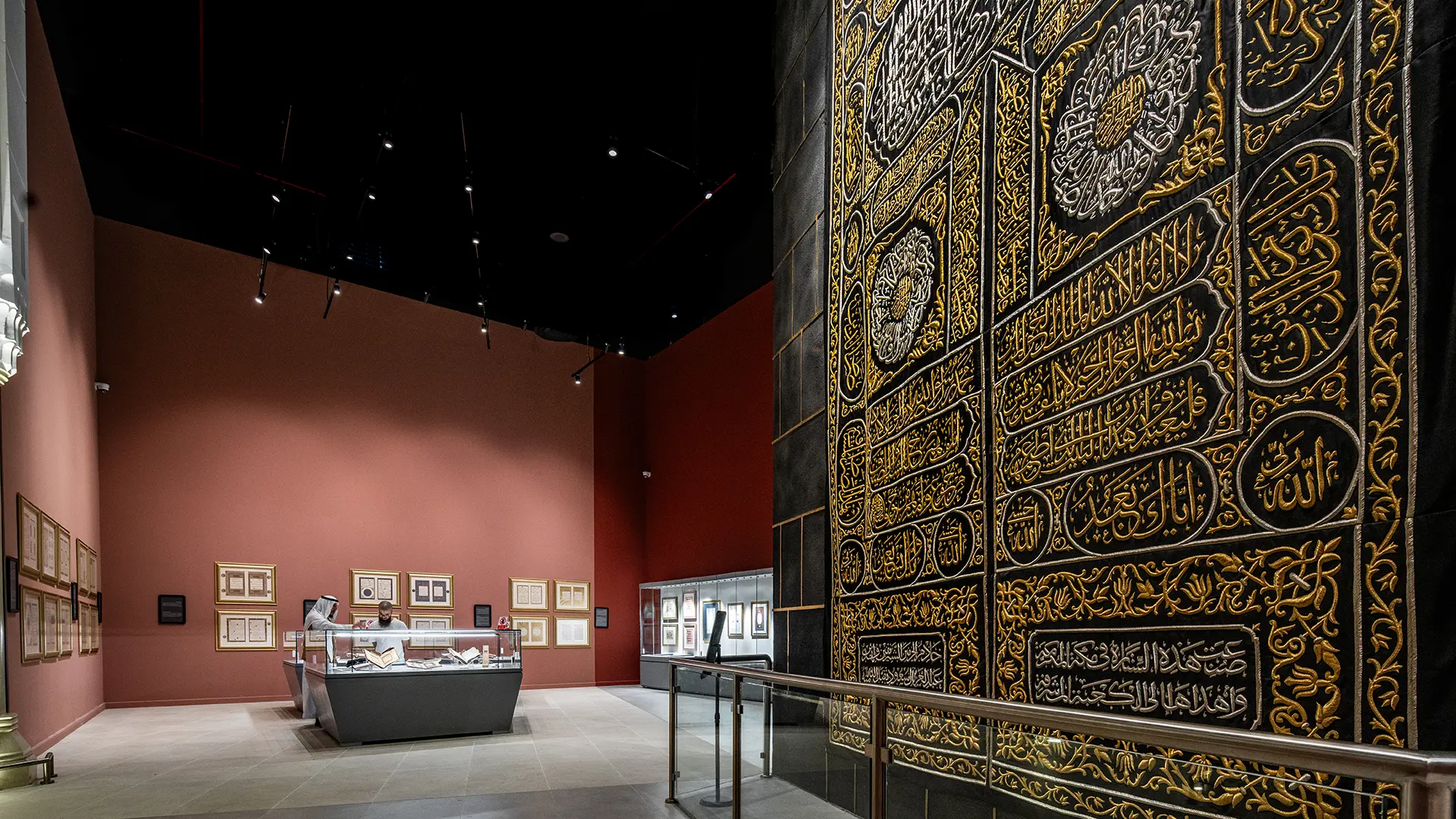 Rare 300-Year-Old Qur’an Manuscript in Makkah Features Three Distinct Arabic Calligraphy Styles