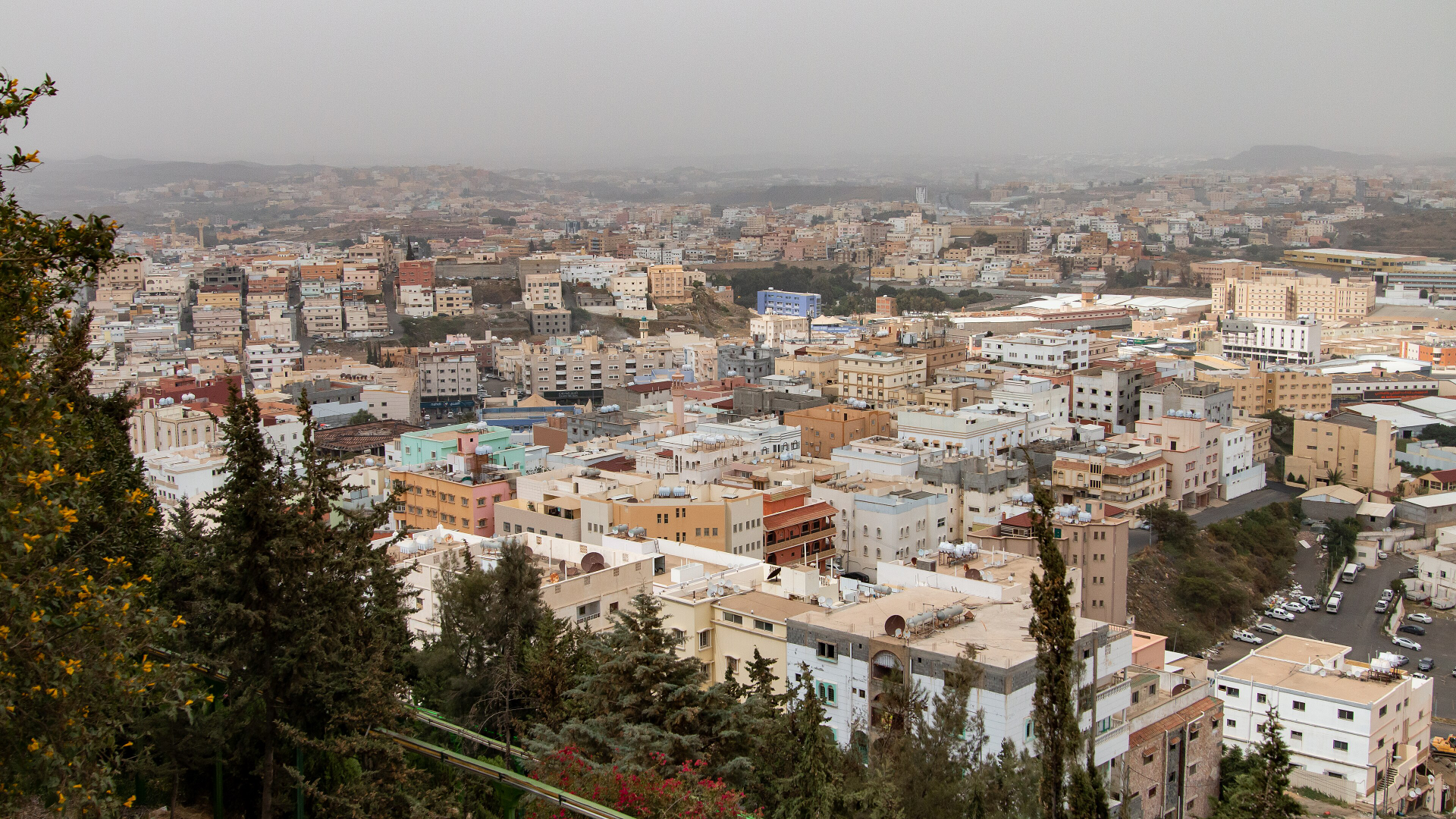 A week in the red: four regions on top-level rain alerts and what Civil Defense asks of residents