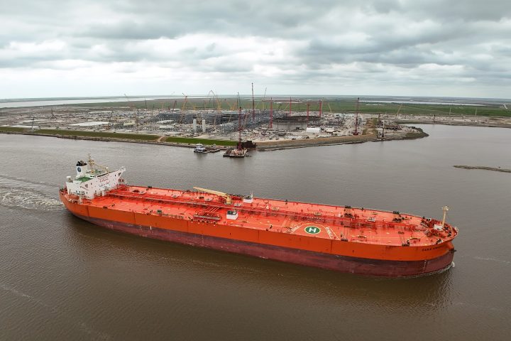 Brent starts the week near $108 after Friday's highest close since May