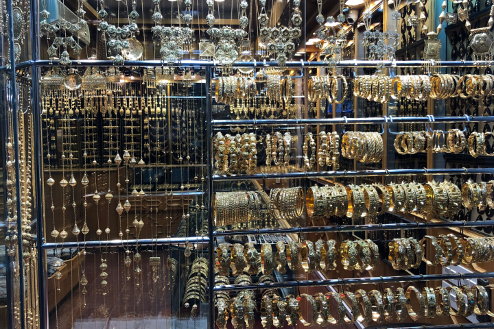 Gold hovers at $4,000 as the Fed opens its October meeting: three questions answered