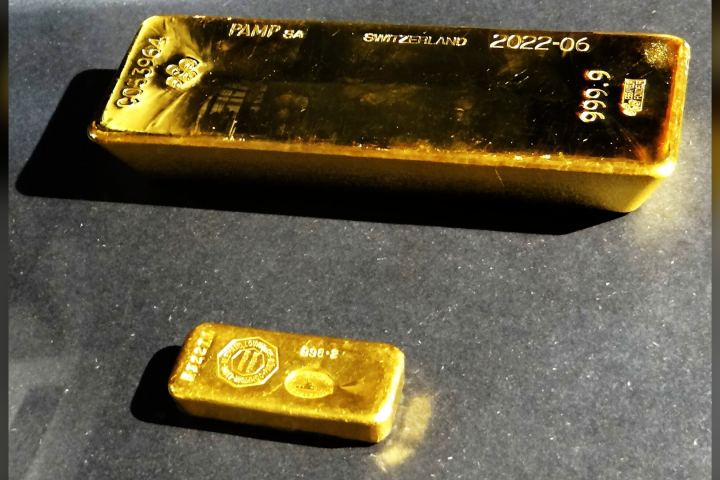 Gold hovers near $4,130 as costly oil keeps Fed rate-rise bets alive