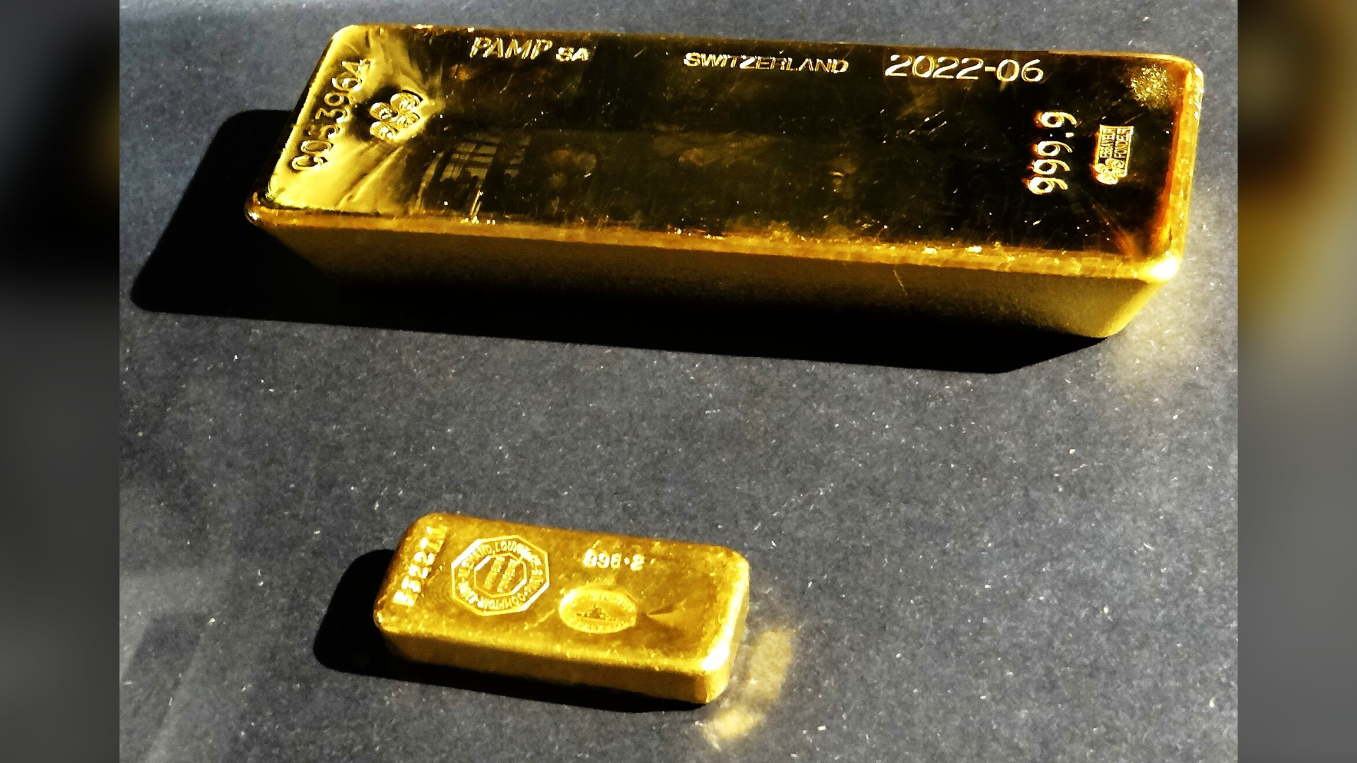 Gold hovers near $4,130 as costly oil keeps Fed rate-rise bets alive
