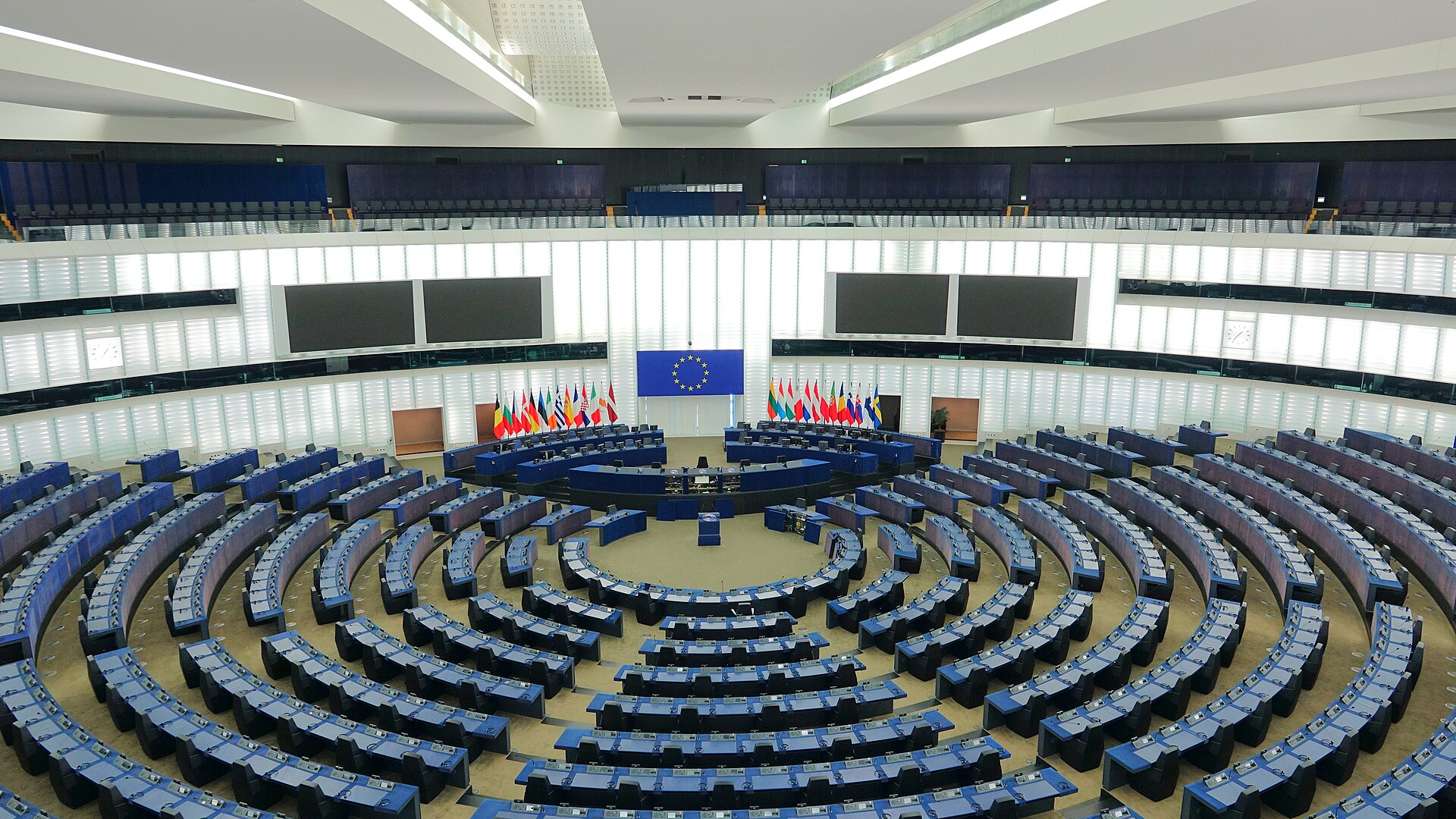 Labels, disclosures and deepfakes: inside the EU AI Act's Article 50 rules now in force