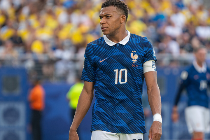 Mbappe double ends Barcelona's perfect start and reopens the La Liga title race