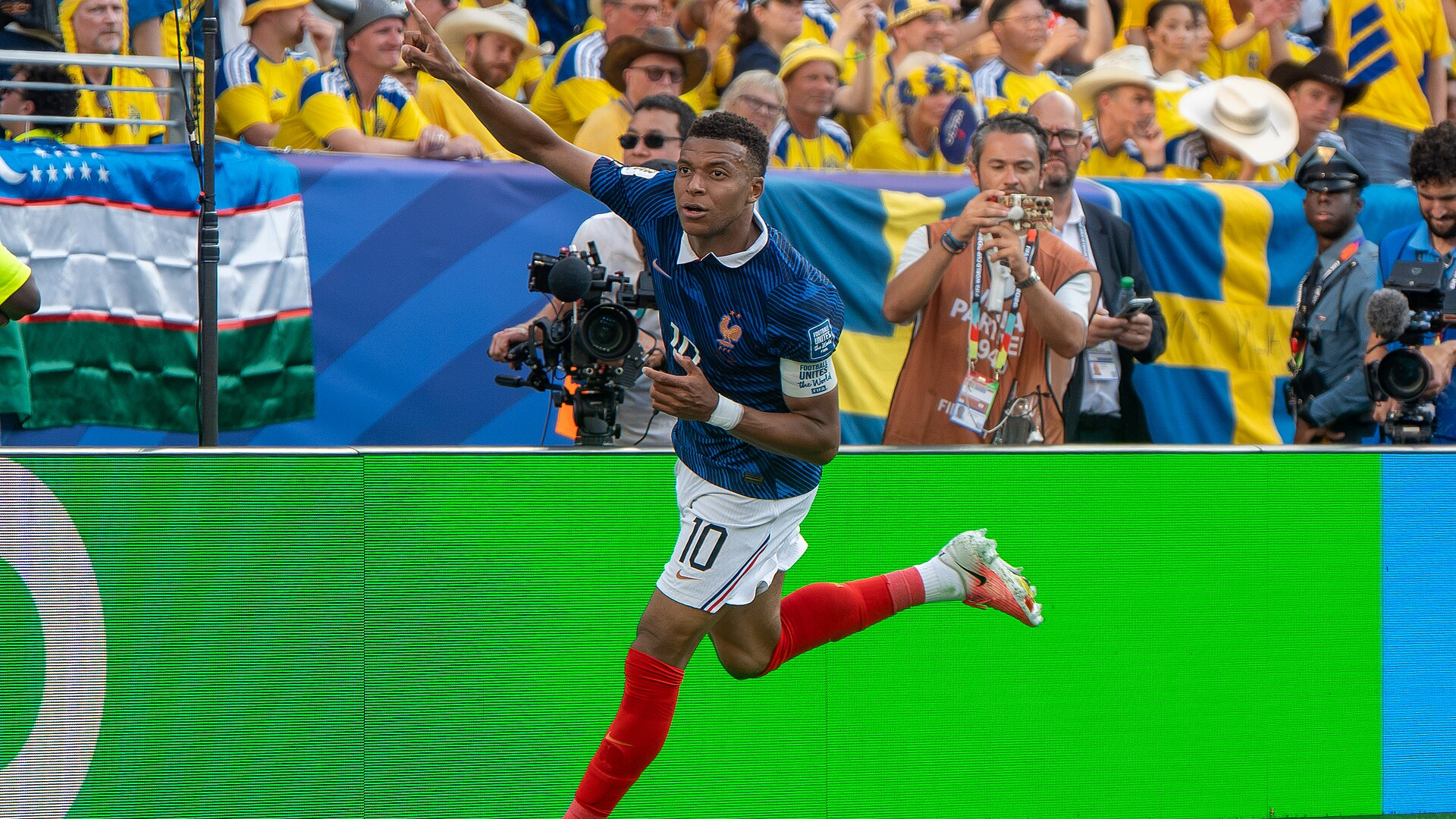 Mbappe scores and assists as Real Madrid sink Leipzig, ten-man Inter finally win