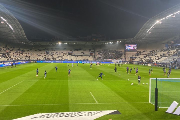 Sinayoko's stoppage-time penalty lifts Paris FC past Rennes in a seven-goal thriller
