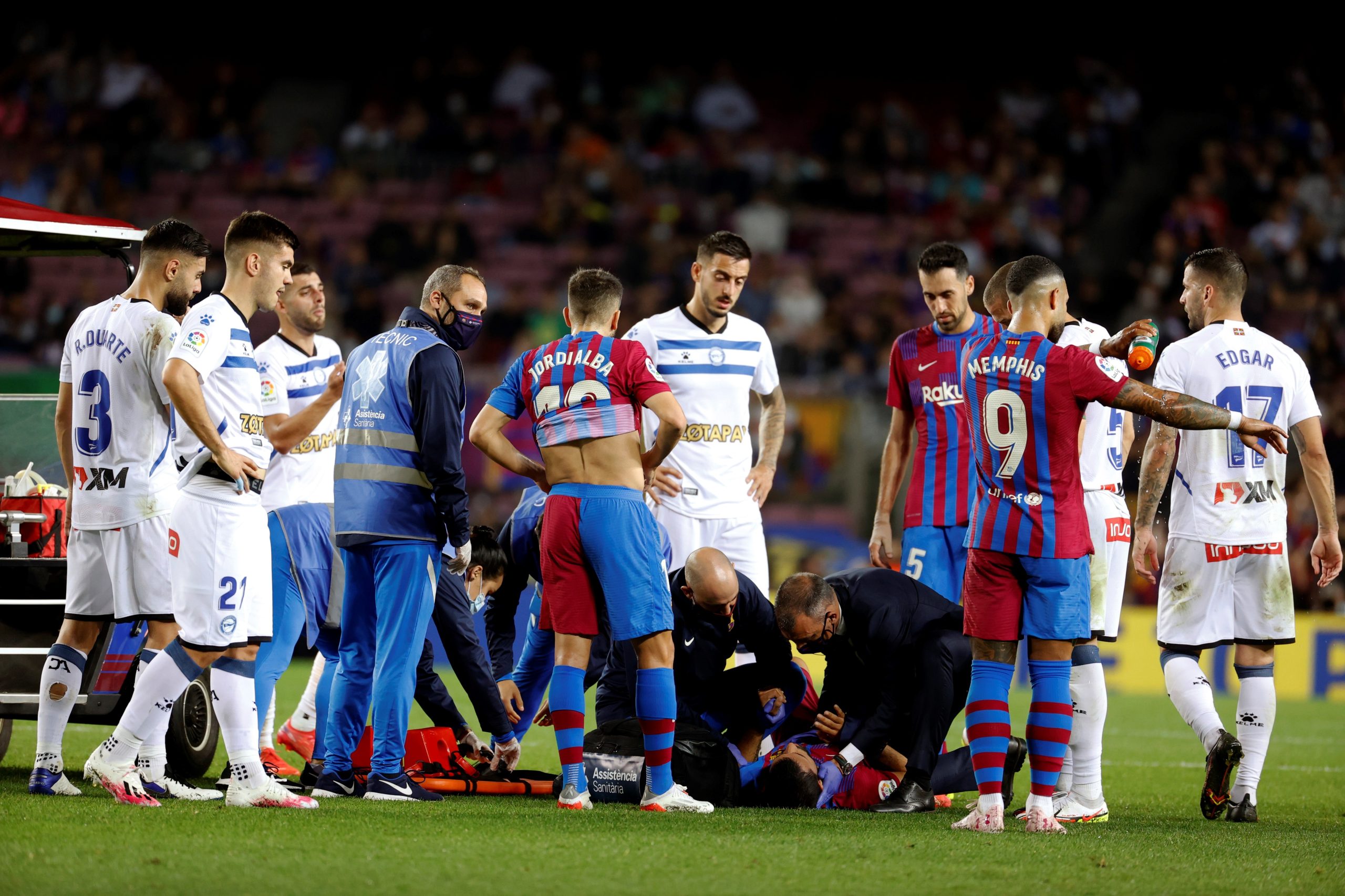 ألافيس يعمق محنة برشلونة في الدوري الإسباني