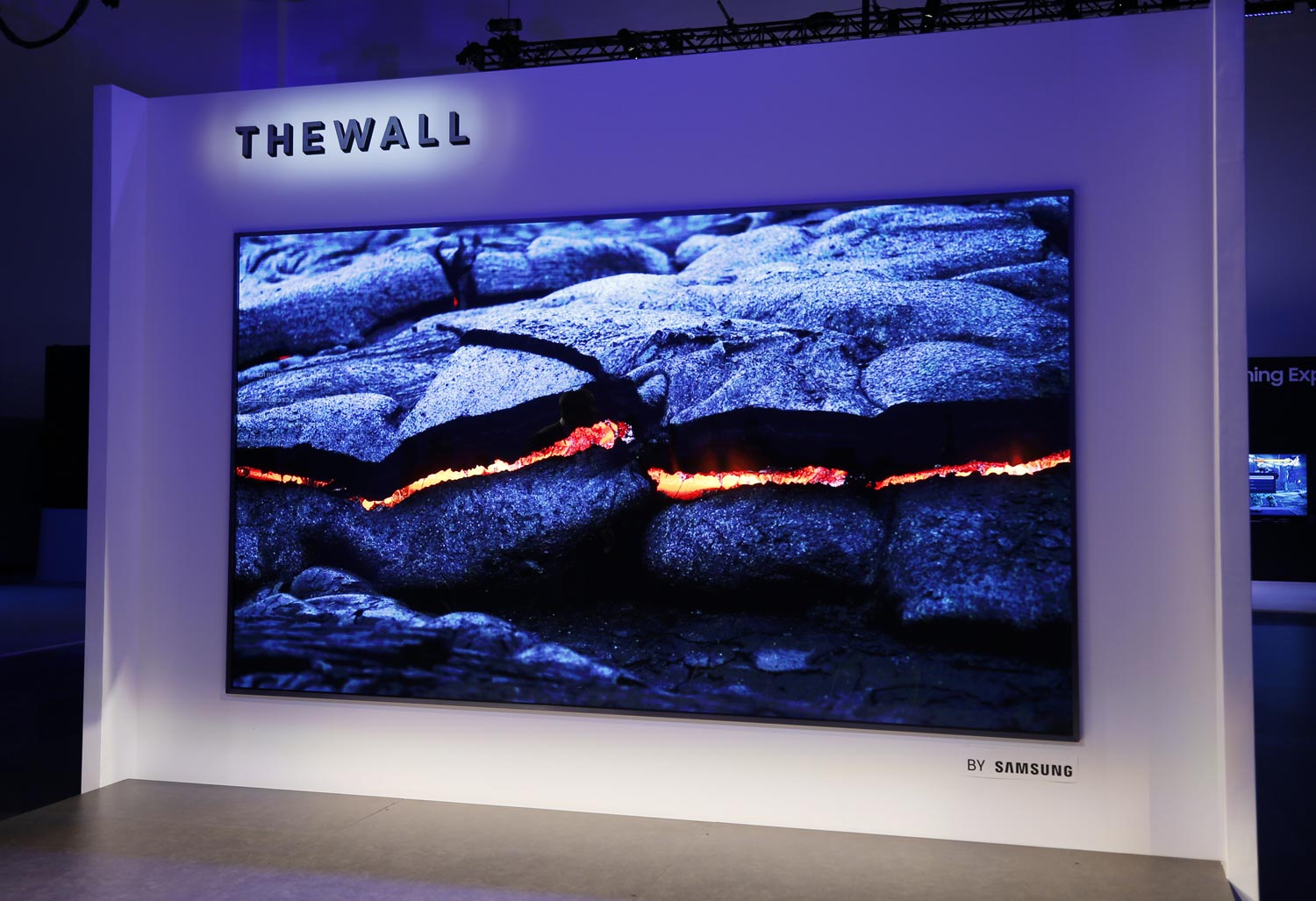 The Wall 2022 من سامسونج أحدث شاشة تجارية صغيرة بتقنية LED