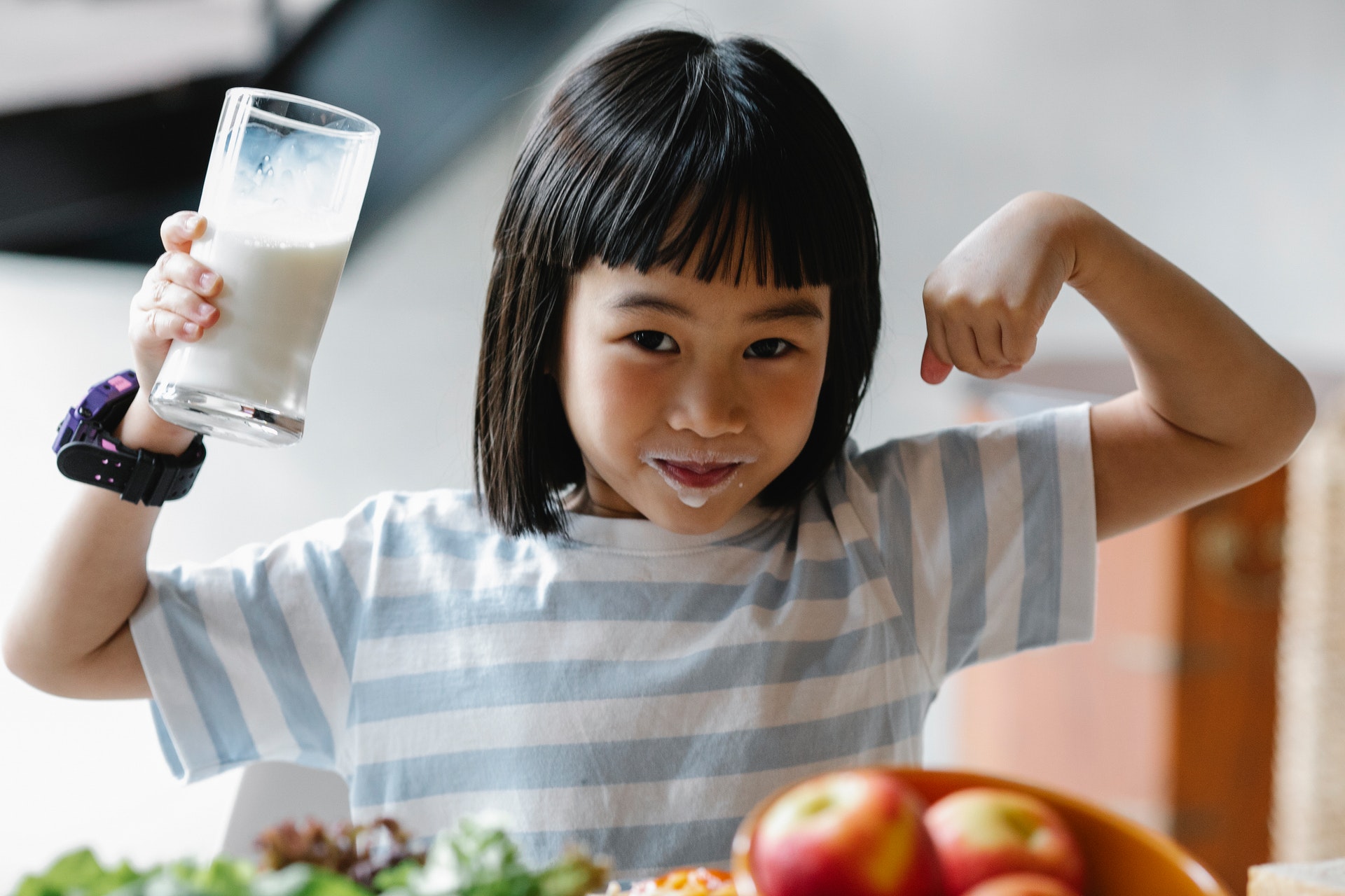 الحليب ومشروبات أخرى تضر بصحة العظام