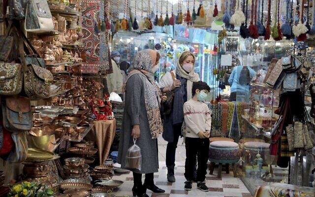 بشكل مفاجئ إيران ترفع أسعار مجموعة مختلفة من السلع