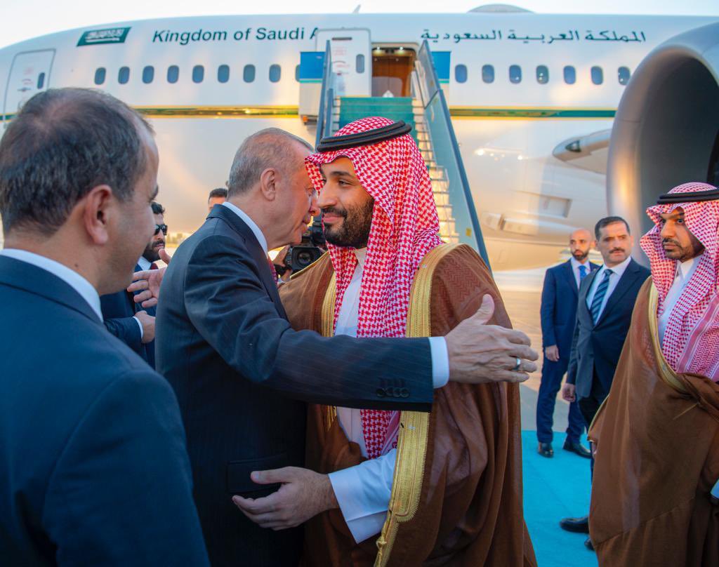 الأمير محمد بن سلمان يغادر تركيا وأردوغان على رأس مودعيه