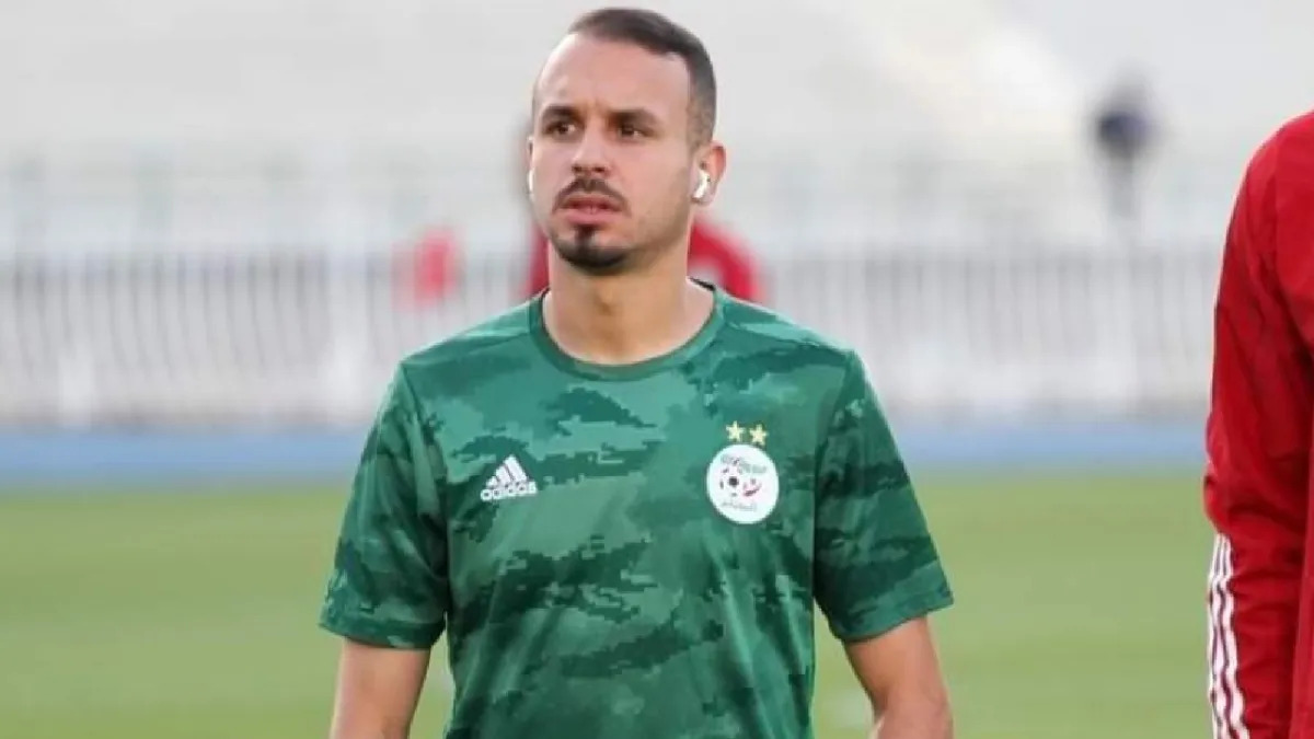 وفاة لاعب منتخب الجزائر بن حمودة بحادث سير
