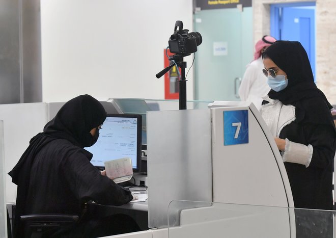 إشادة السعوديين بأرقام القوى العاملة النسائية في رؤية 2030