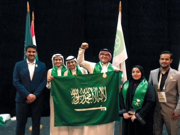 طالبان سعوديان يحصلان على جائزتين في أولمبياد الأحياء