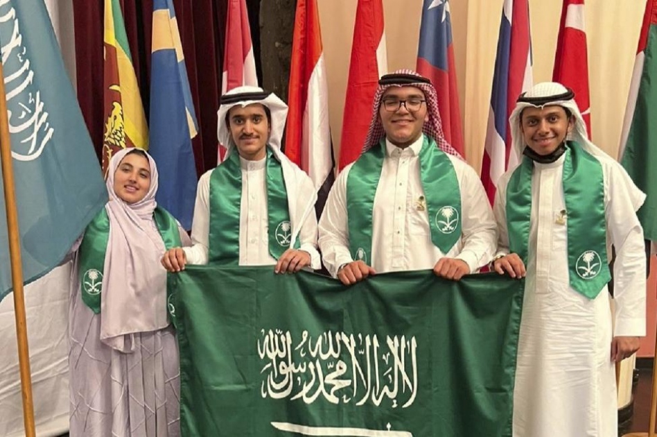طالبان سعوديان يحصلان على جائزتين في أولمبياد الأحياء
