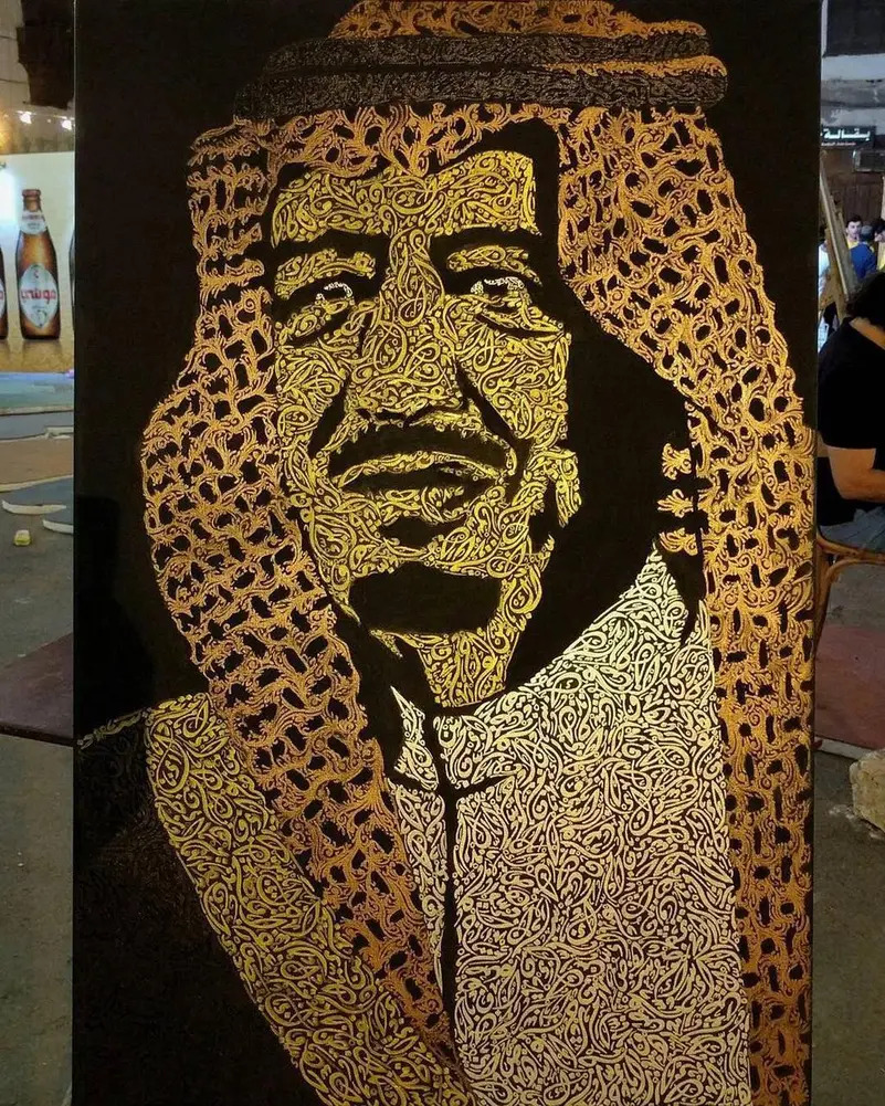 فنان سعودي يدمج الخط العربي بفن الرسم