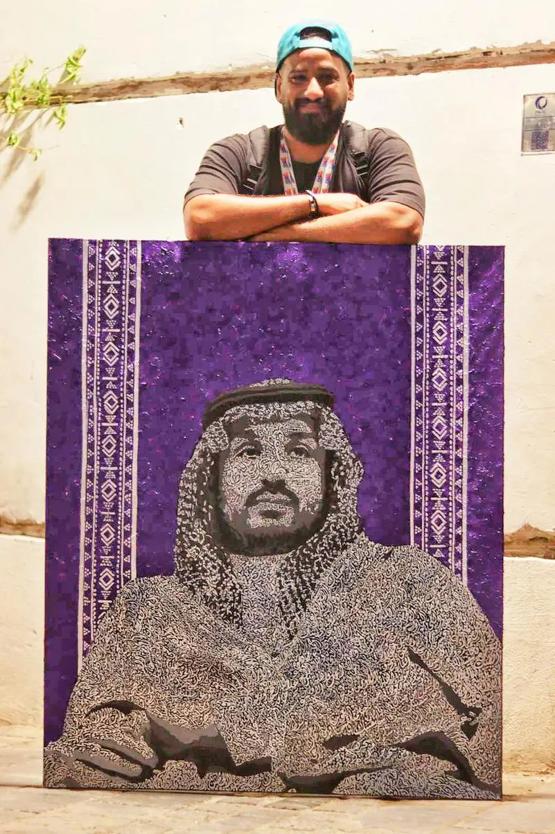 فنان سعودي يدمج الخط العربي بفن الرسم