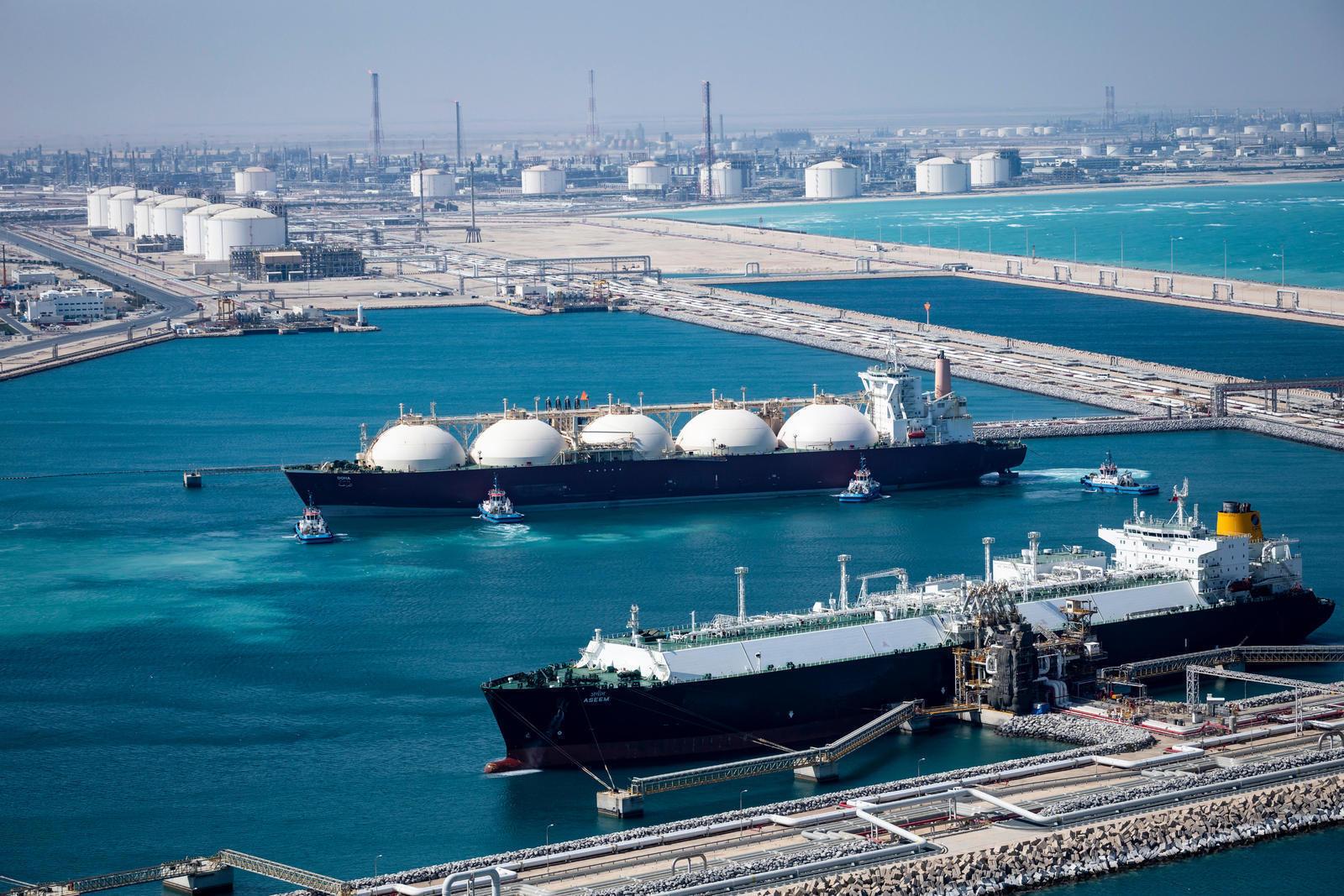 توقيع صفقة مع قطر إنرجي لزيادة إنتاج الغاز الطبيعي المسال