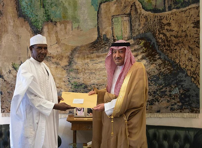 ولي العهد السعودي يتلقى رسالة من الرئيس النيجيري
