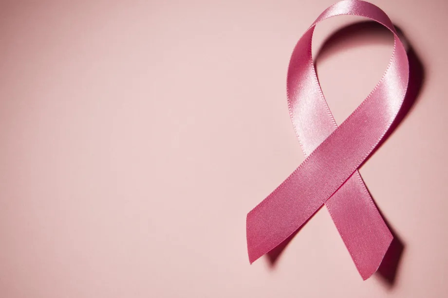 السير الوردي للتوعية بسرطان الثدي في مدينة الملك عبدالله