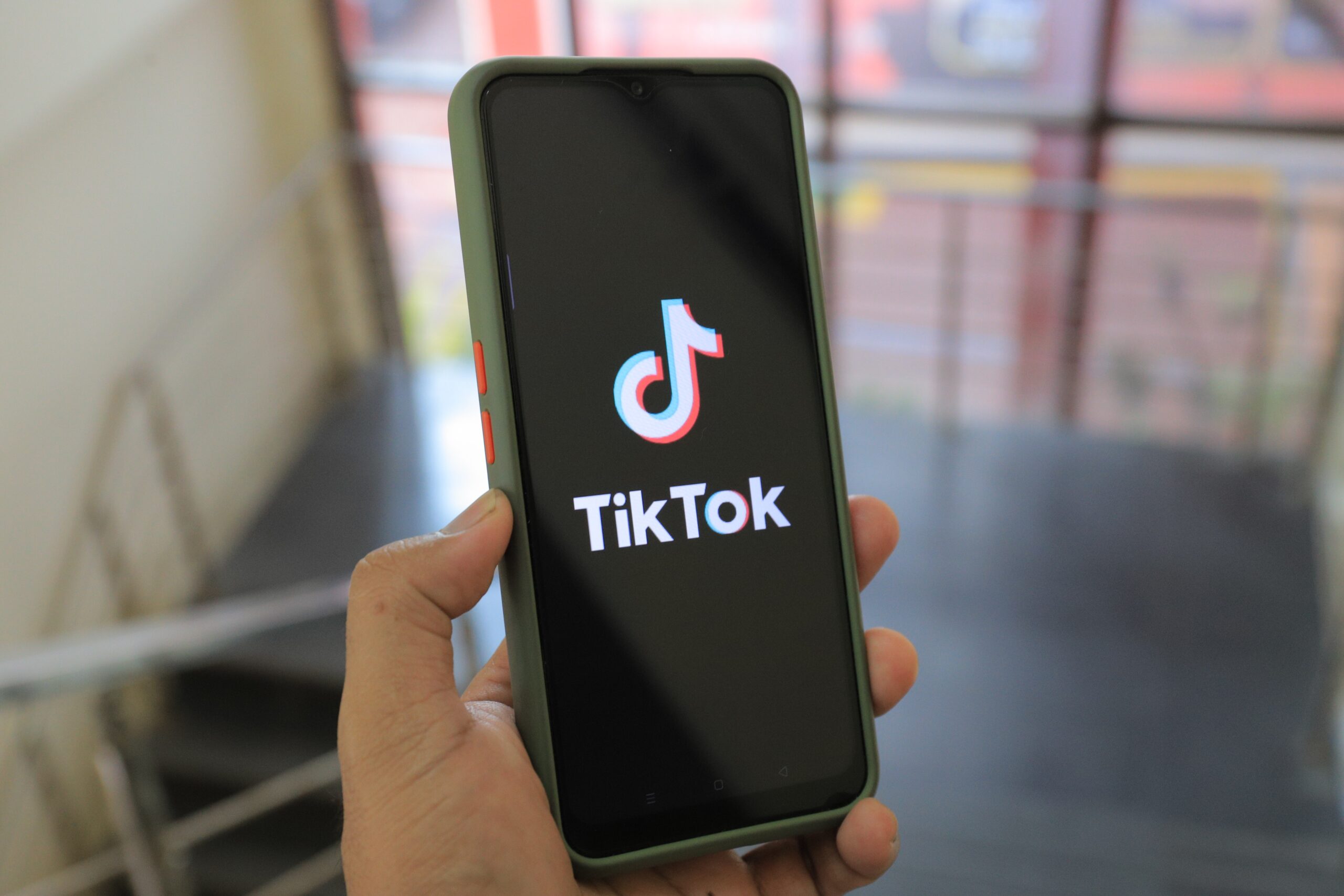 TikTok تنفي إمكانية استخدامها لتعقب المواطنين الأمريكيين
