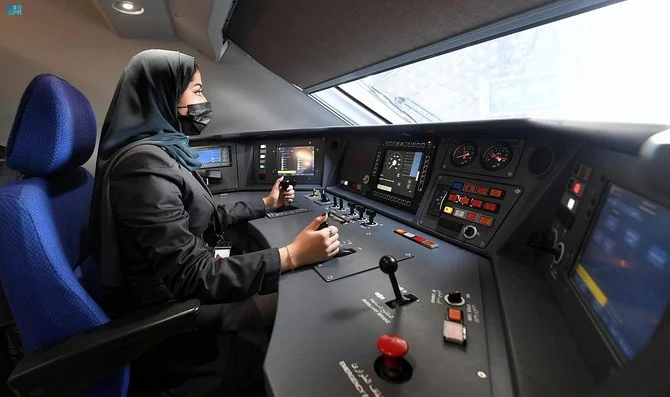 تأهيل عشرات السيدات لقيادة قطار الحرمين السريع في المملكة