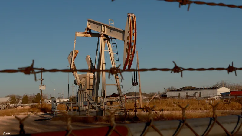 مخزونات النفط الأميركية تصدم العالم بارتفاع غير متوقع في أسبوع