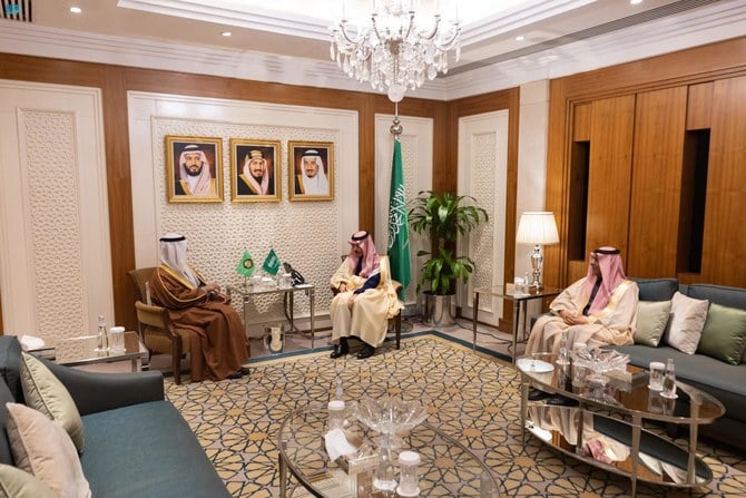 وزير الخارجية يستقبل رئيس مجلس التعاون الخليجي