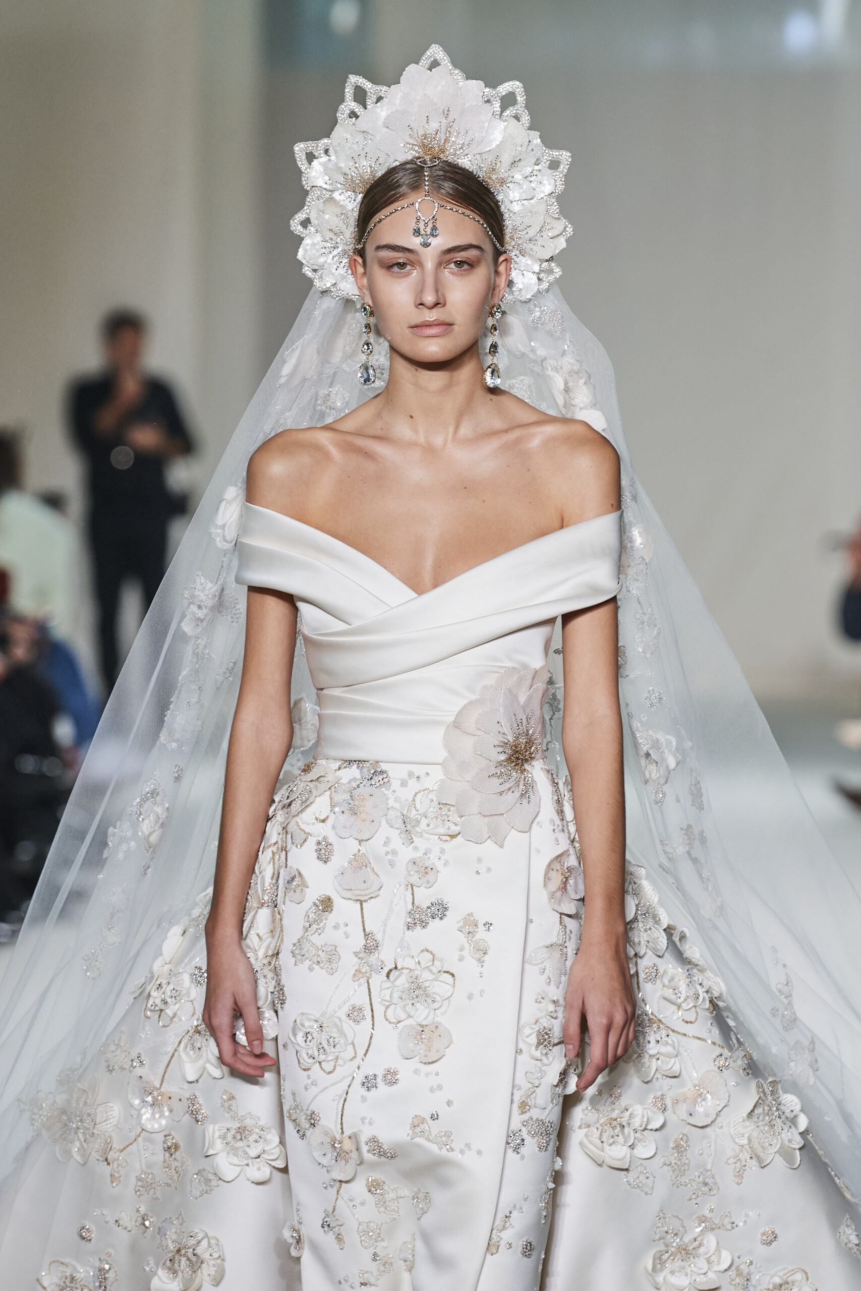 تصميمات فساتين زفاف من أسبوع الموضة في باريس