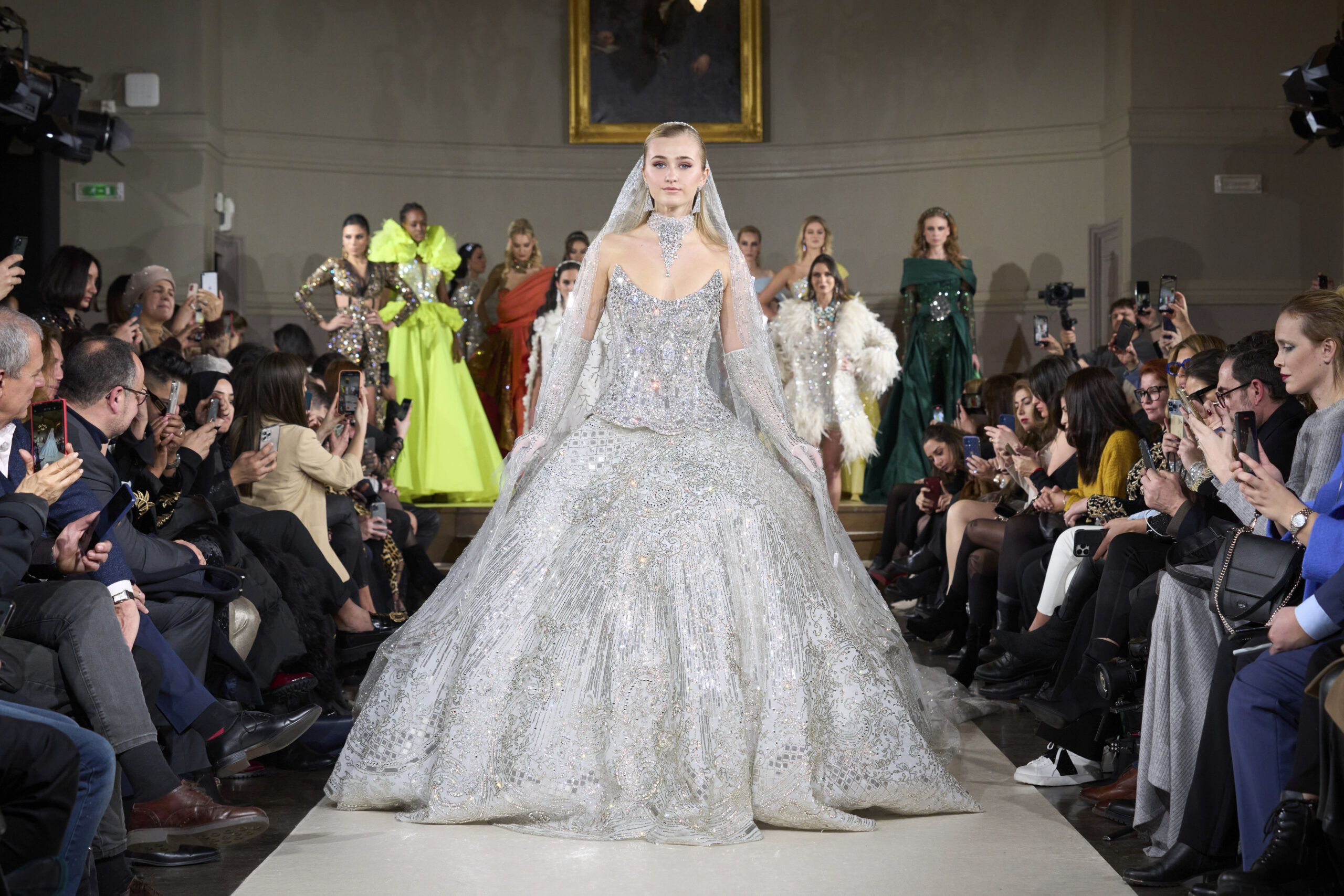 تصميمات فساتين زفاف من أسبوع الموضة في باريس