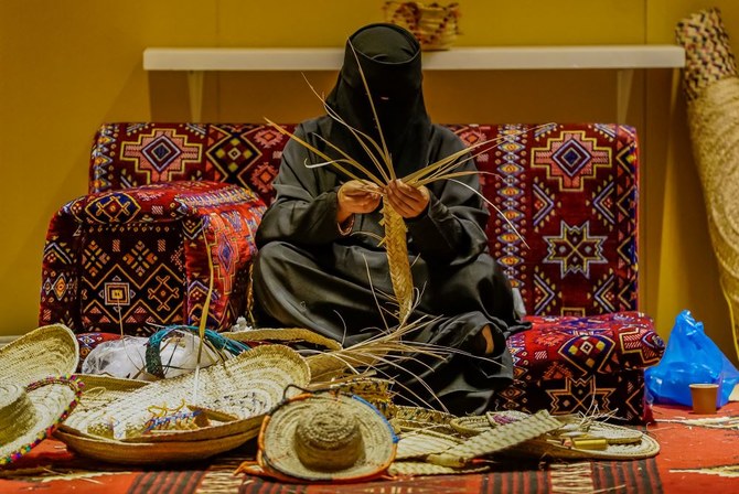عرض التراث السعودي من خلال الحرف اليدوية في حي رمضان