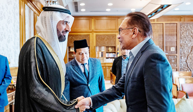 وزير الحج يلتقي رئيس الوزراء الماليزي