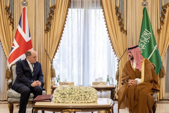 وزير الدفاع يلتقي نظيره البريطاني في الرياض