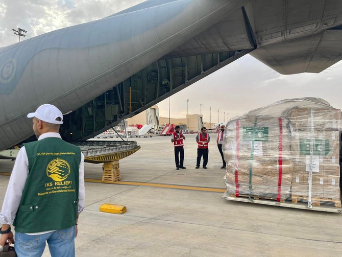 مغادرة أول طائرتان سعوديتان تحملان مواد إغاثة إلى السودان من الرياض