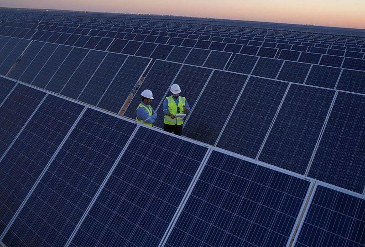 استكمال تمويل أول محطة للطاقة الشمسية في المملكة