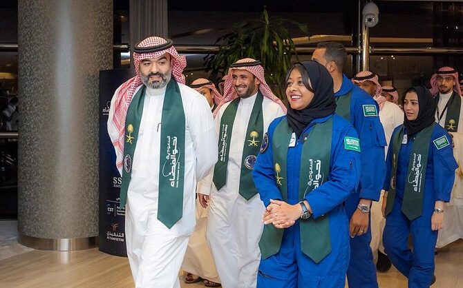 عودة رواد الفضاء السعوديين إلى أرض الوطن بعد نجاح مهمتهم