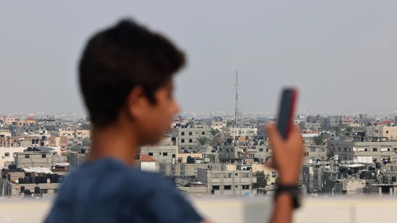 عودة اتصالات الهاتف والإنترنت تدريجيا إلى غزة