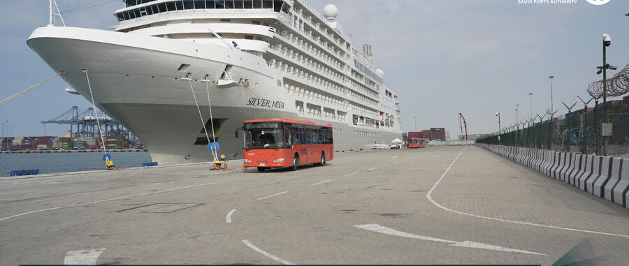 لأول مرة في المملكة ميناء جدة الإسلامي يستقبل سفينة الكروز Silver Moon