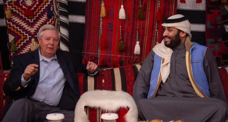 سمو ولي العهد السعودي يلتقي بلينكن في المخيم الشوي بالعلا