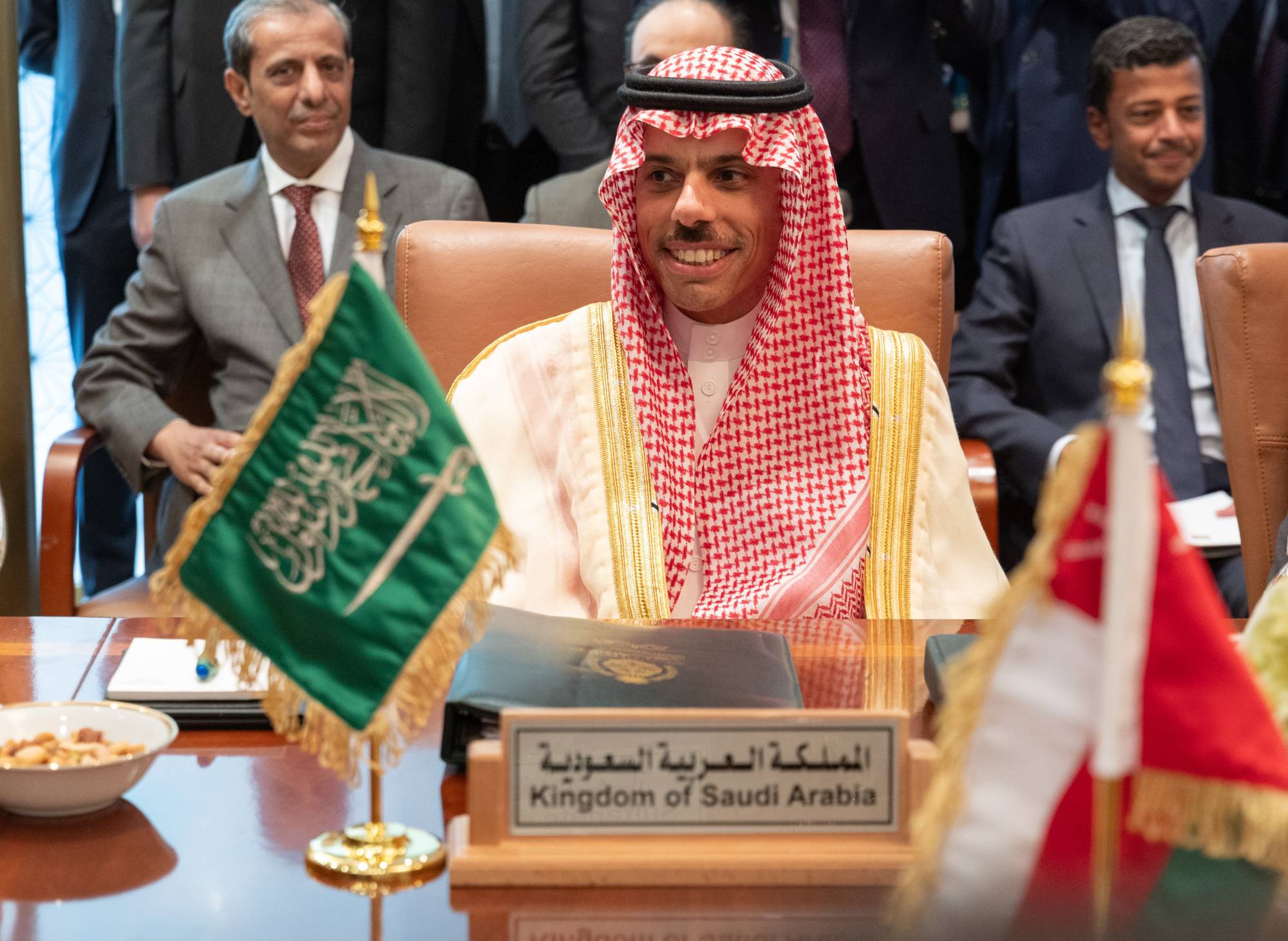 وزير الخارجية ورئيس مجلس التعاون يبحثان المبادرات الخليجية