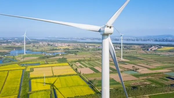 أكوا باور توقع صفقة بقيمة 263 مليون دولار لمشروع طاقة الرياح في أوزبكستان