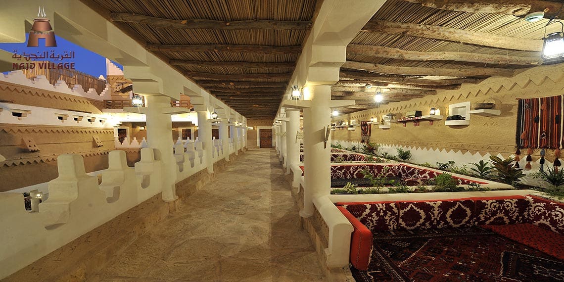 اكلات عربية بأجواء تراثية في مطعم قرية النجدية