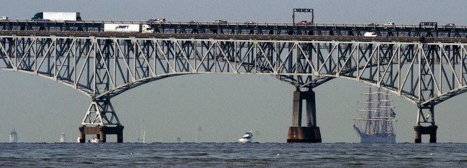 انهيار أجزاء من جسر في بالتيمور الأمريكية بعد اصطدام سفينة به
