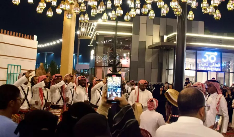 ساحات بروميناد جدة تجذب الوزار بعروض تراثية رمضانية