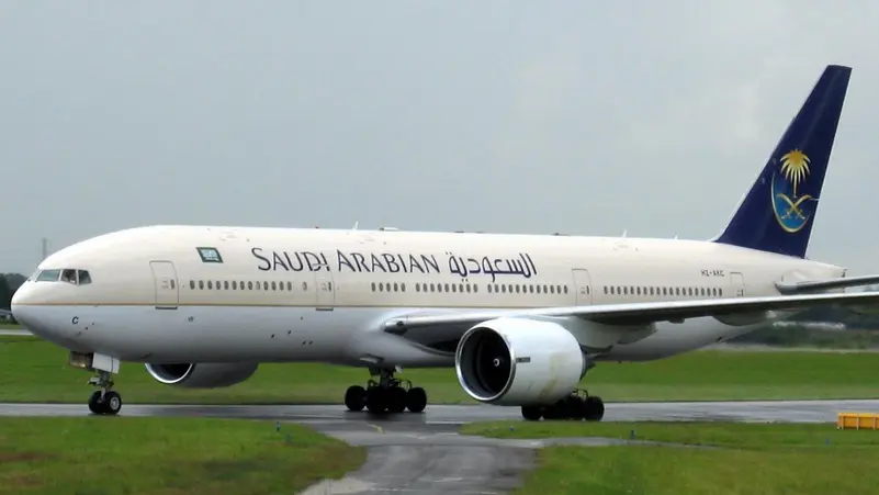 ممرضة سعودية تتدخل لإنقاذ مسافرةعلى طائرة للخطوط السعودية