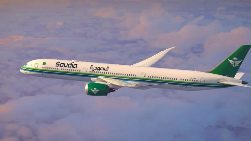 ممرضة سعودية تتدخل لإنقاذ مسافرة على طائرة للخطوط السعودية