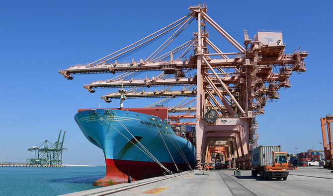 بدء نقل أول شحنة حاويات من ميناء الجبيل التجاري إلى ميناء الرياض الجاف
