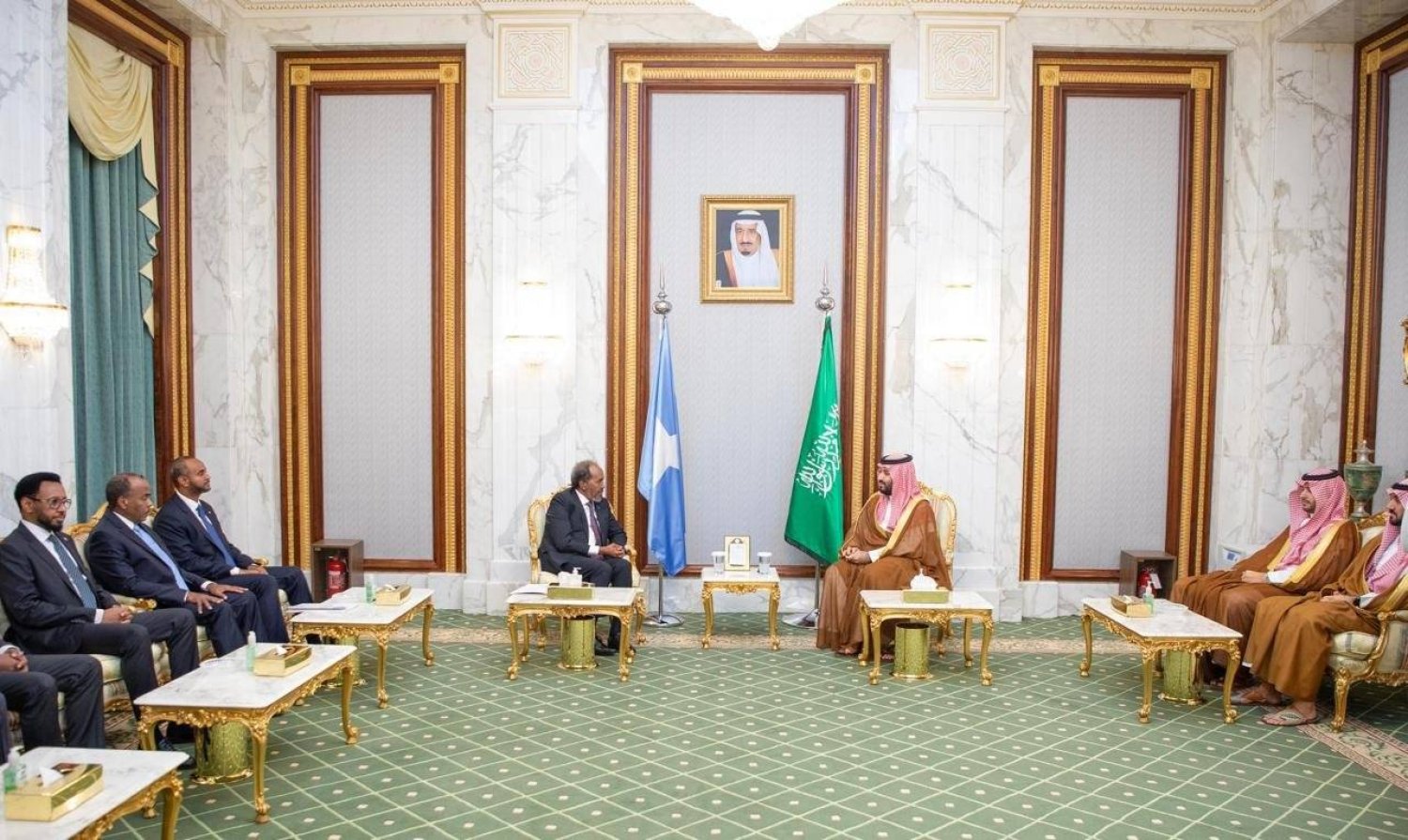 سمو ولي العهد يصل مكة المكرمة ويستقبل الرئيس الصومالي ونظيره البحريني