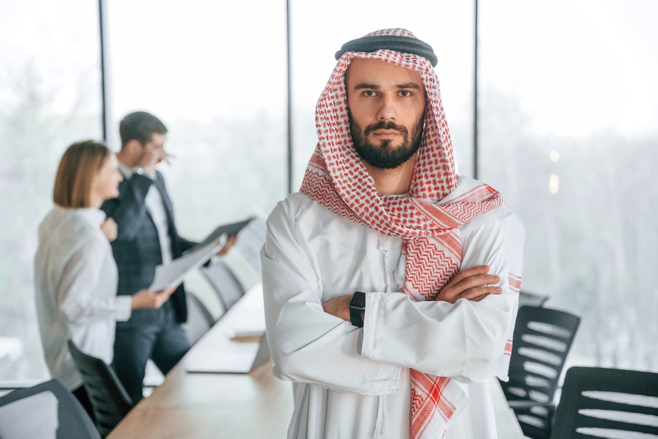 هل الوظائف الإدارية ذات الدخل العالي محتكرة من قبل غير السعوديين ؟