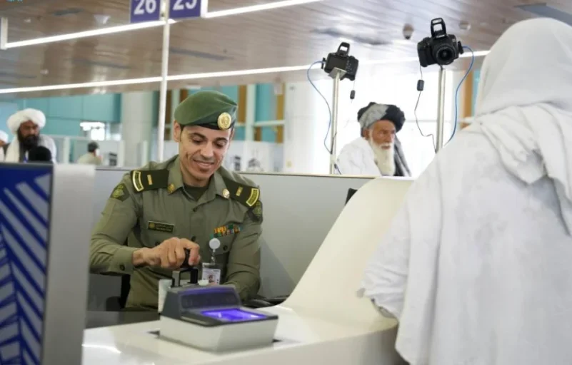 جوازات مطار المدينة تستقبل أولى رحلات ضيوف الرحمن